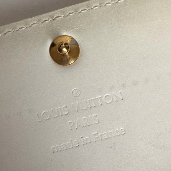 Louis Vuitton Ivory Vernis Sarah Wallet - Picture 13 of 16